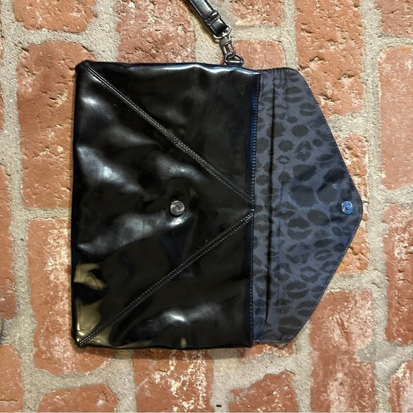 Kirna Zabete Large Clutch Wristlet • Black Patent • Red Rhinestone Kiss Lips - Picture 8 of 14